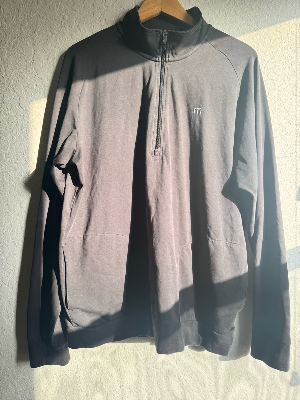 TravisMathew Pullover Top in Charcoal Gray